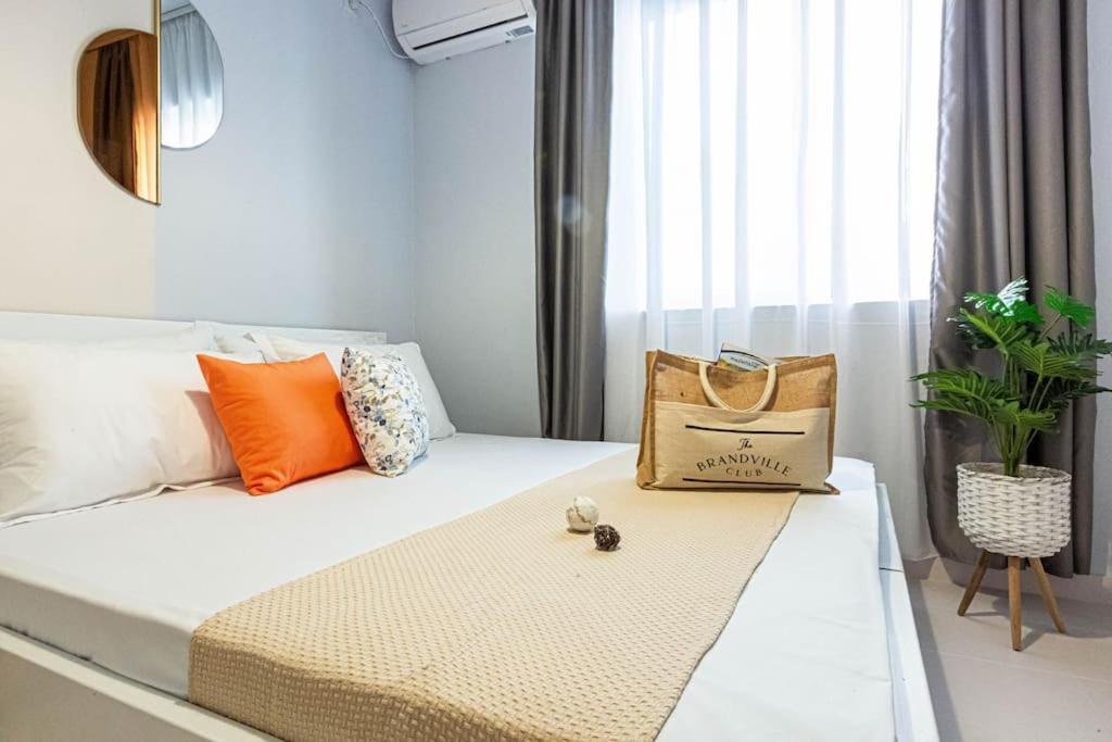 32 - & Access Apartament *